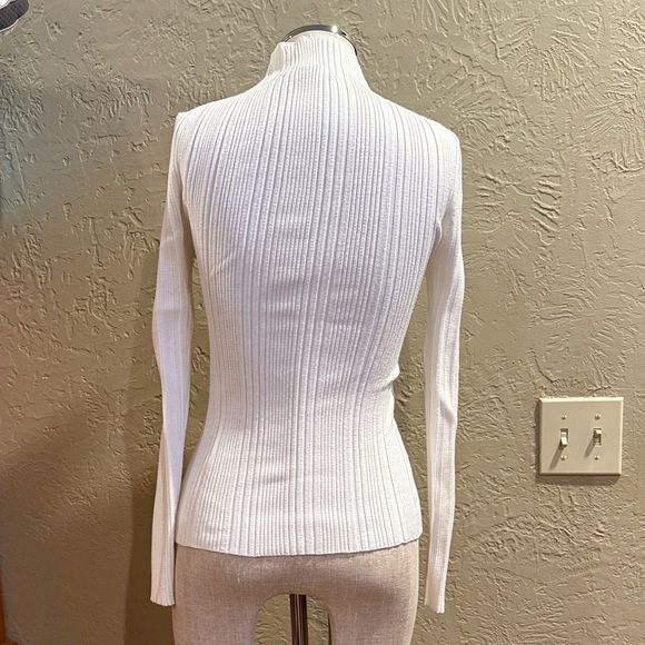 White House Black Market Ivory Ribbed Mock Neck Sweater XS - Picture 3 of 4